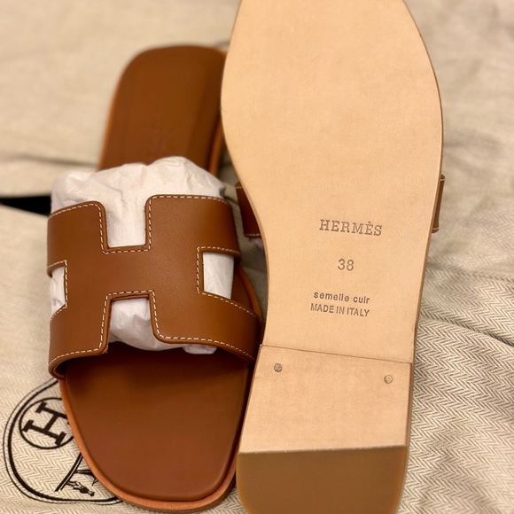 SOLD Hermès Oran Sandals - Gold, Size 38 - Authentic, tried on only - Picture 2 of 8
